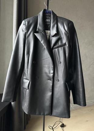 Жакет zara из искусственной кожи