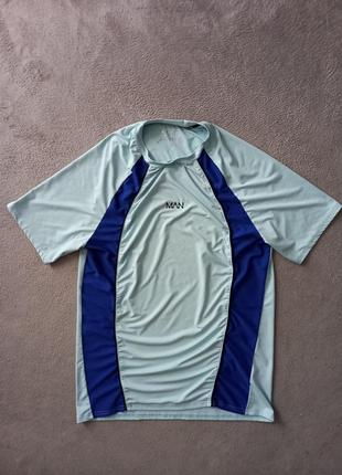 Брендовая футболка boohoo.