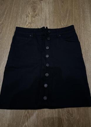 Чорна джинсова спідниця