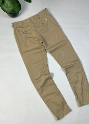 Базові чіноси lacoste в стилі old money