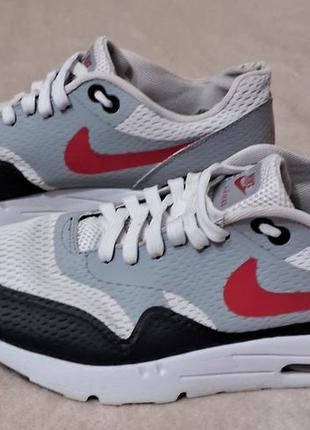 Кроссовки nike оригинал.размер 42