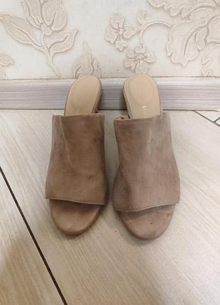 Босоніжки clarks