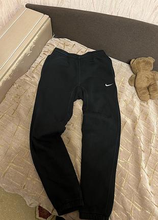 Чорні штани найк утеплені
