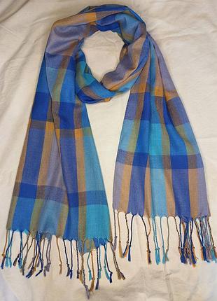 Мягкий и приятный клетчатый шарф