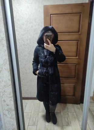 Дубленка натуральная, с капюшоном, со вставками меха норки.