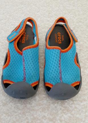 Сандалии аквашузы фирмы crocs роз. 30