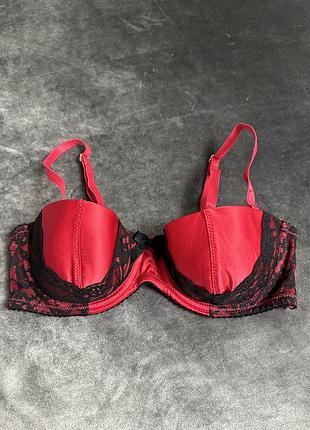 Красный лиф