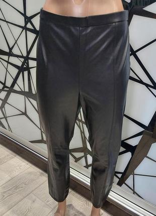 Укороченные брюки zara из эко кожи, черного цвета 44-46