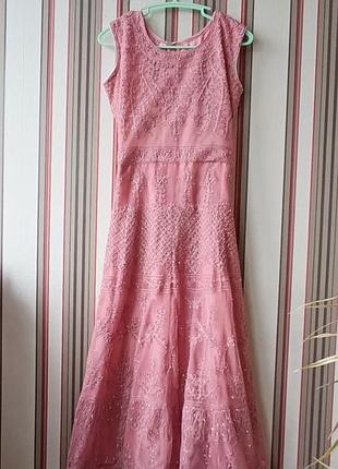 Праздничное платье пудрового цвета расшитое стразами на 9-10роков, Рост 140см