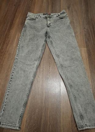 Продам джинсы мом