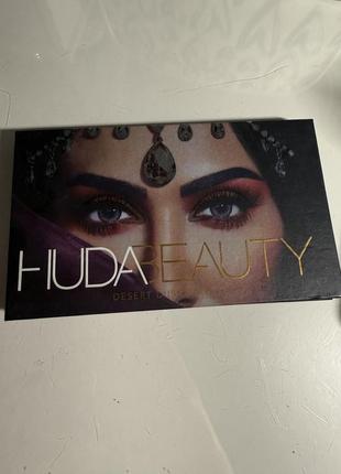 Палетка теней huda beauty