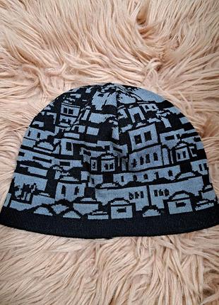 Шапка чорна в принт