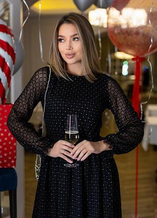 Черное платье в сеточку