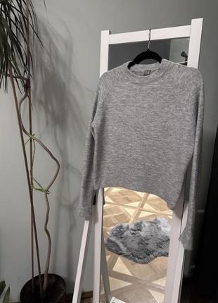 Легкий теплый свитер трендовый цвет