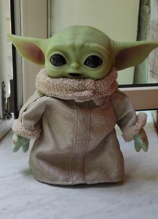Музыкальная игрушка baby yoda в сумке