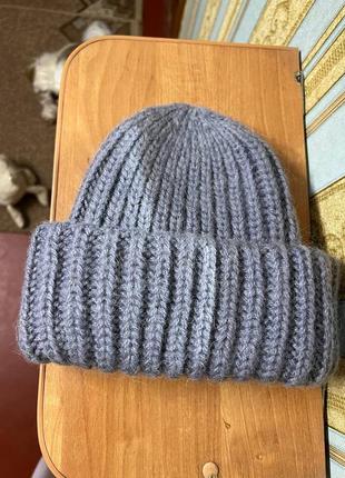 Молодежная теплая шапочка с двумя отворотами