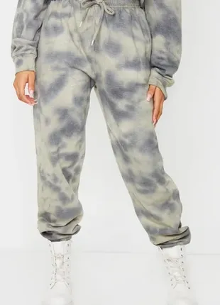 Спортивні штани джогери утеплені жіночі tie dye pretty little thing сіро-зелені (12345773)