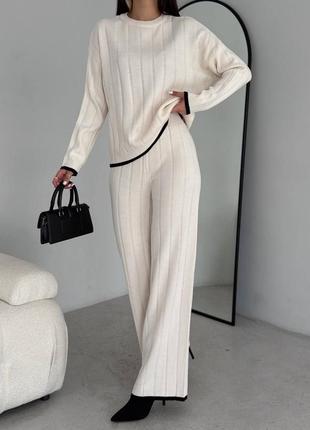 Теплый трендовый женский костюм