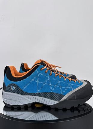 Высококачественные дорогостоящие трекинговые кроссовки scarpa