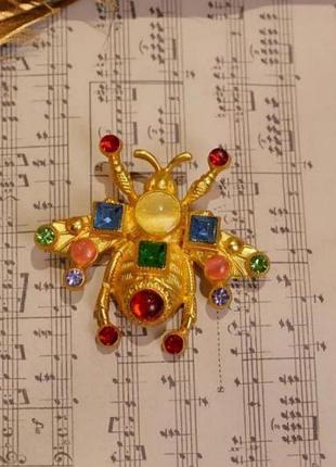 Эффектная брошь скарабей в стиле гуччи, жук, насекомое, кристаллы