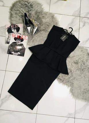 Новое неопреновое платье миди с баской prettylittlething