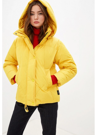 Жовтий пуховик maxmara weekend