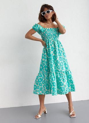 Платье в крупные цветы с открытыми плечами артикул: 255257 фото