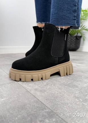 Черные женские зимние челси ботинки ботинки на бежевой подошве из натуральной замши замшевые зимние ботинки ботинки