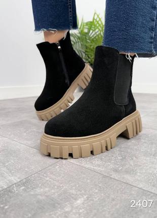 Черные женские зимние челси ботинки ботинки на бежевой подошве из натуральной замши замшевые зимние ботинки ботинки10 фото