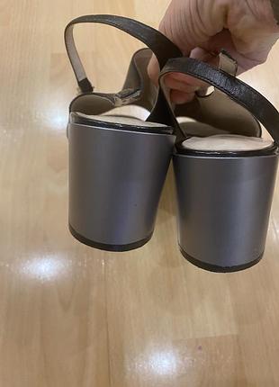 Босоніжки шкіряні carlo pazolini