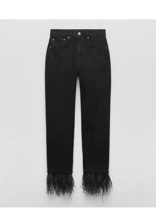 Zara джинсы с перьями