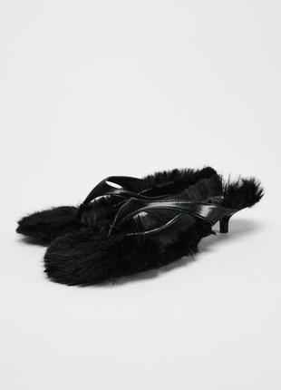 Босоніжки жіночі чорні штучне хутро zara new