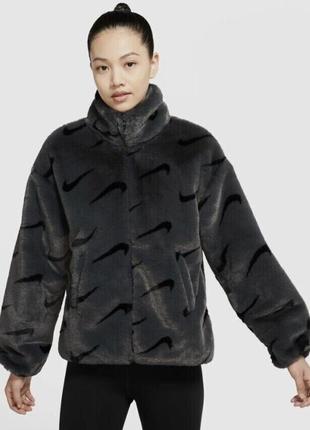 Куртка из искусственного меха nike sportwear в размере s, цвет серый