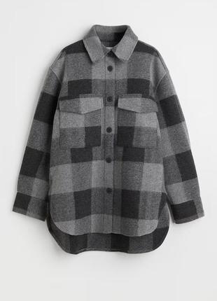 Сіра oversize сорочка в клітинку