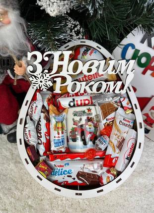 Кіндер m – ідеальний святковий набір! 🎁 дерев’яна коробочка з улюбленими солодощами та подарунками