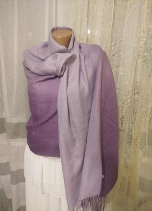 Теплый и мягкий кашемировый шарф-палантин.