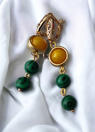 Серьги ,натуральный камень :  малахит , халцедон