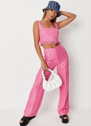 Яскраво рожеві прямі брюки від missguided