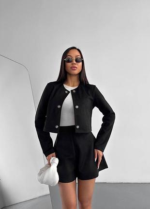 Классный замшевый костюм с шортами