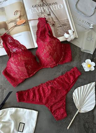 Красивий мереживний комплект білизни від intimissimi