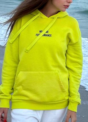 Яркая кофтина с капюшоном