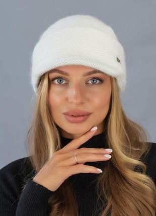 Женская теплая белая кепка с отворотом "жокейка"