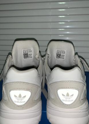 Оригінальні кросівки adidas2 фото