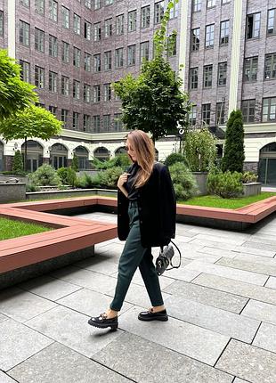 Зеленые брюки s-с классические с поясом бананы брюки с защипами стрелками