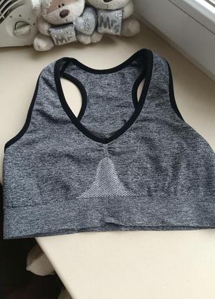 Спортивный топ