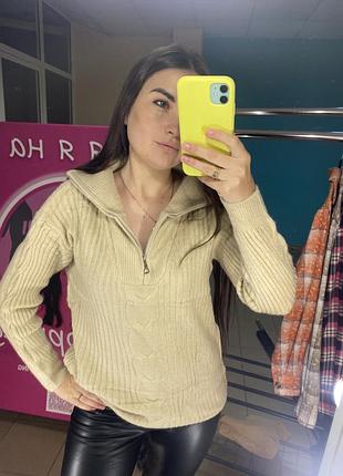 Свитер с замочком