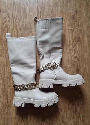 Женские бежевые сапожки