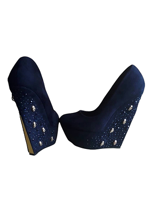 Замшевые туфли с черепами