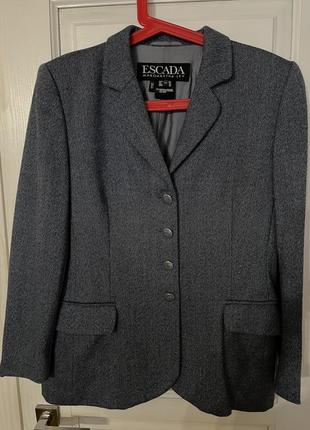 Escada жакет.