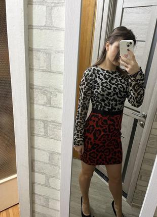 Платье prettylittlething